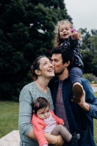 photo de famille pau - calin connexion famille - emilie massal