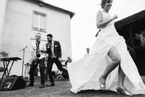 mariage au château de Boast - cocktail - groupe de musique - photographe mariage Pau - Emilie Massal