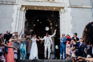 mariage au domaine de lucain, sortie cérémonie, emilie massal photographe