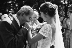 mariage au domaine de lucain, sortie cérémonie, emilie massal photographe