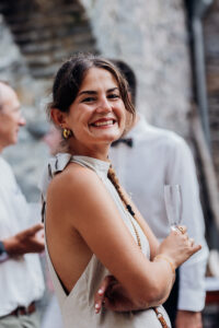 mariage au domaine de lucain, portrait invité, emilie massal