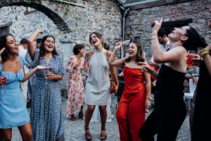mariage au domaine de lucain, cocktail danse, emilie massal