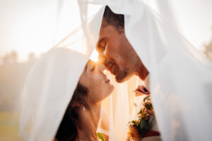 mariage au domaine de lucain, couple, coucher du soleil, emilie massal photographe pau